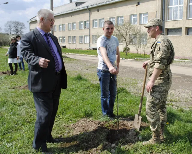Сад імені Героїв АТО у Богородчанах — фото 1