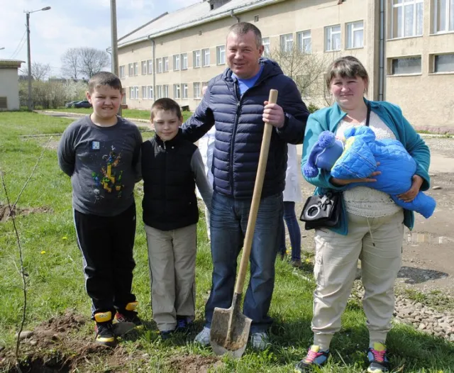 Сад імені Героїв АТО у Богородчанах — фото 4